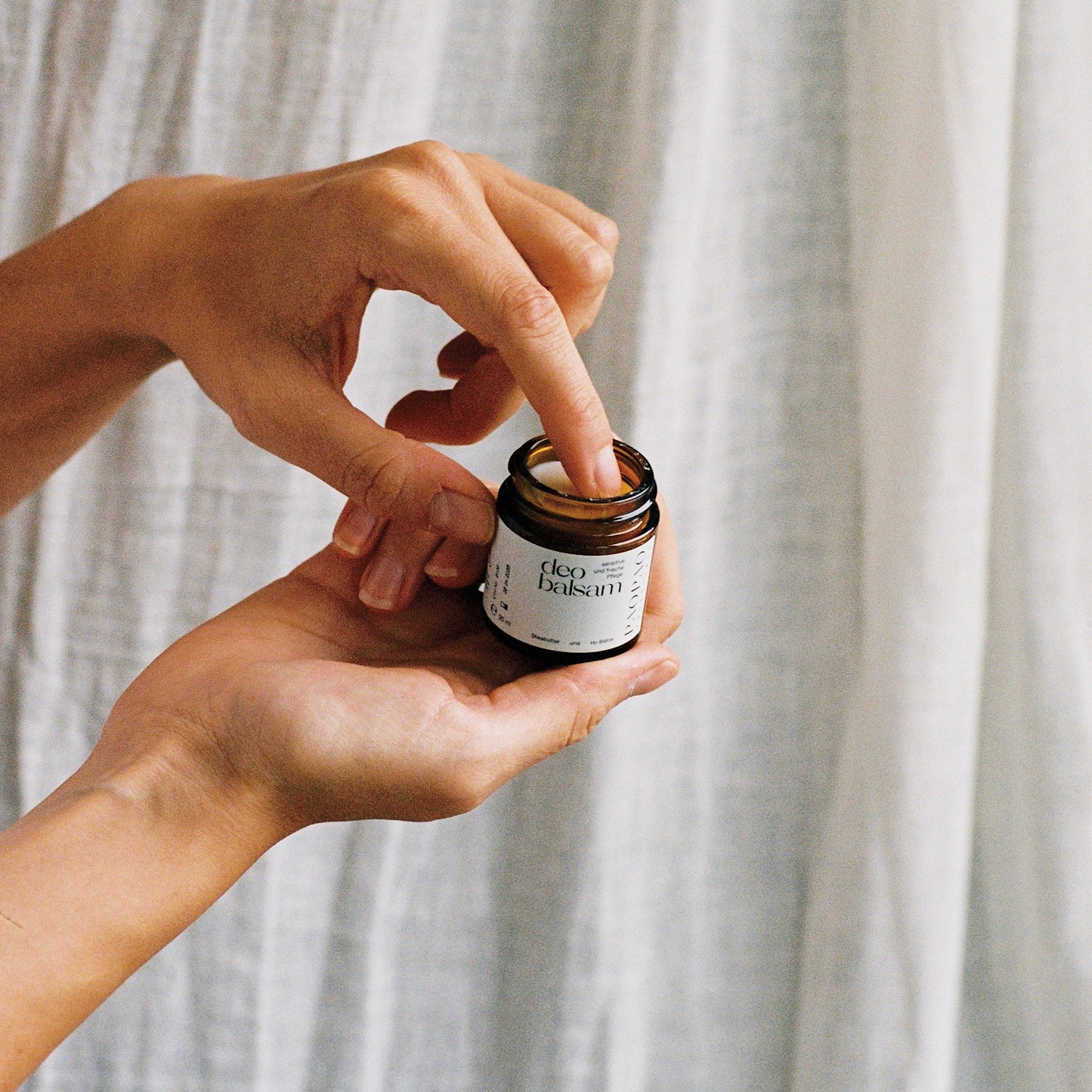 Deodorant balm for sensitive and fresh care