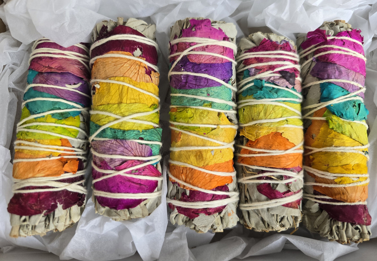 Incense set "Natural Ceremony - 7 Chakras" White sage with rose petals, 5 smudge sticks